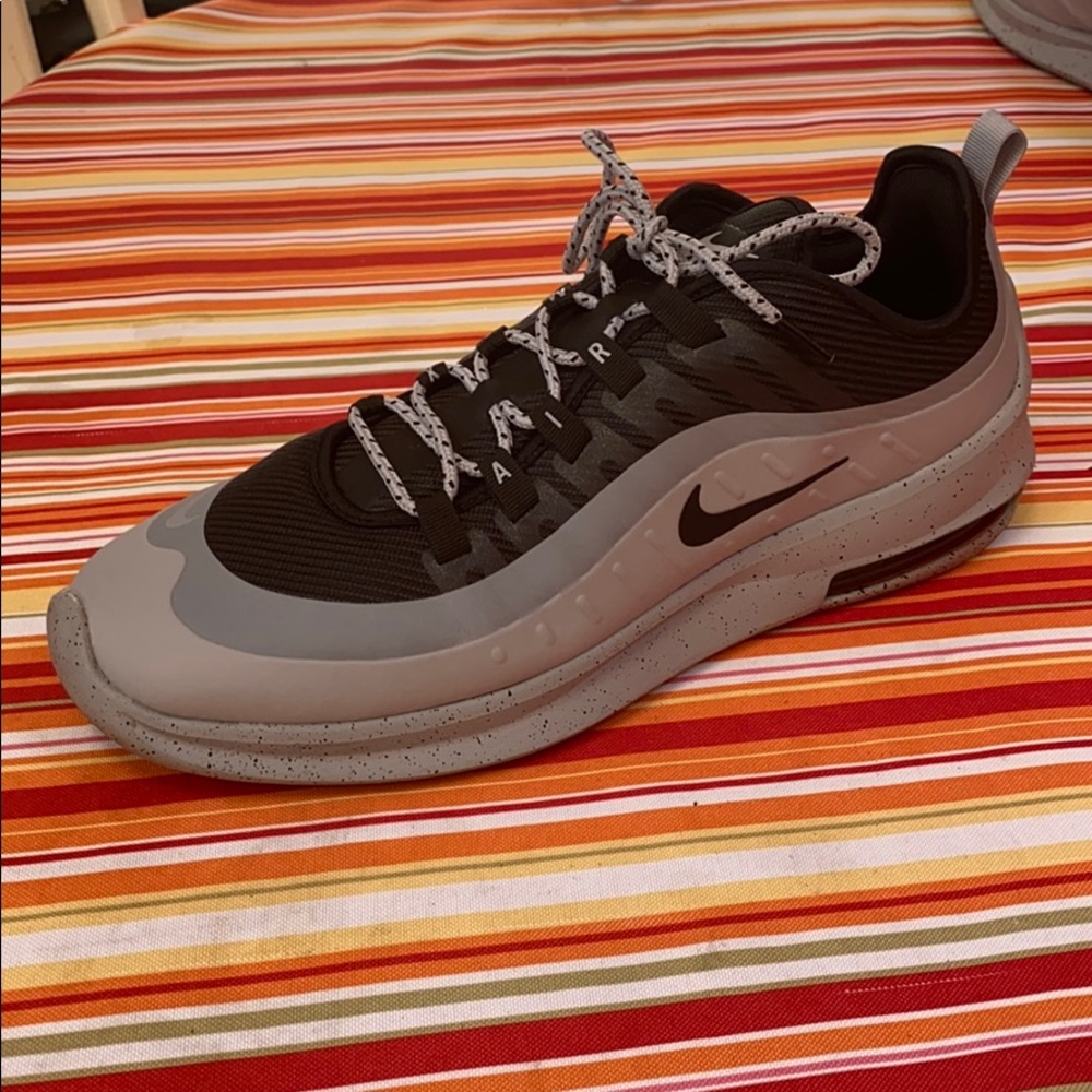 Nike Air Max Axis Premium Size 13